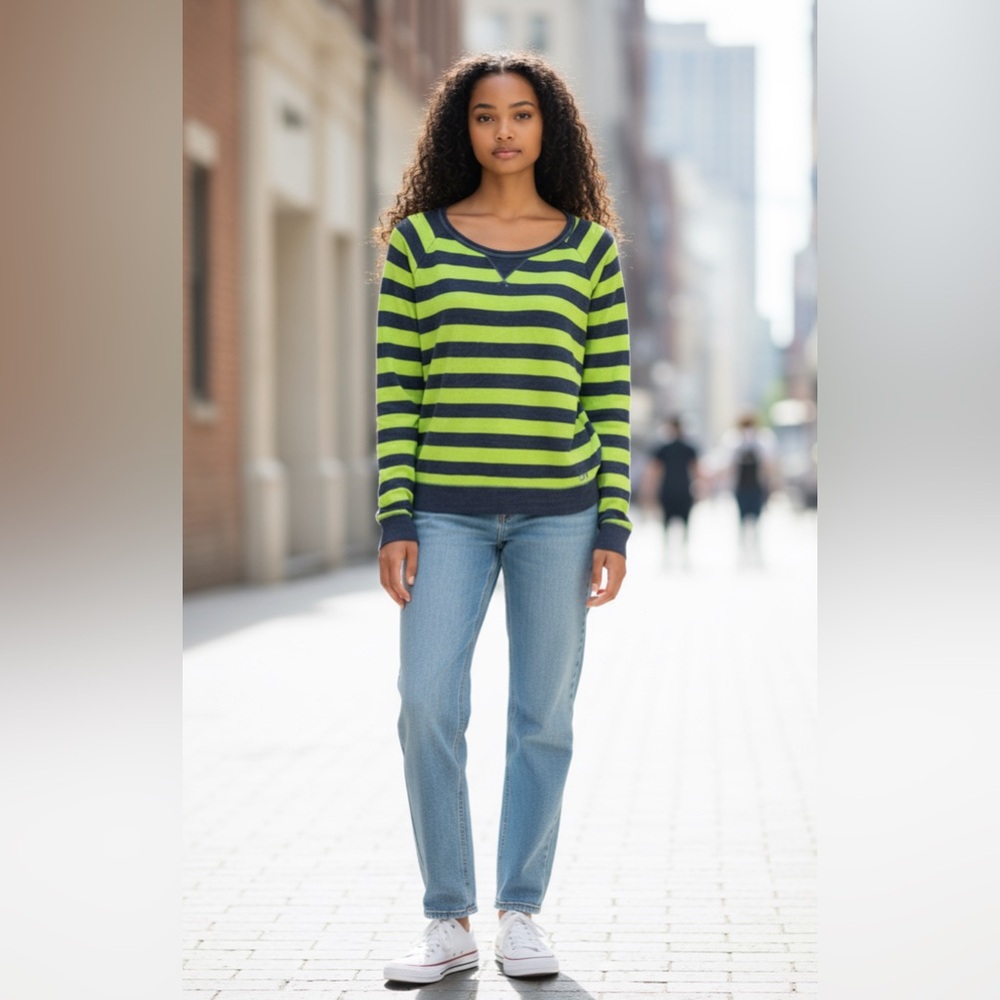 Gilly Hicks green and blue striped scoop neck top size medium